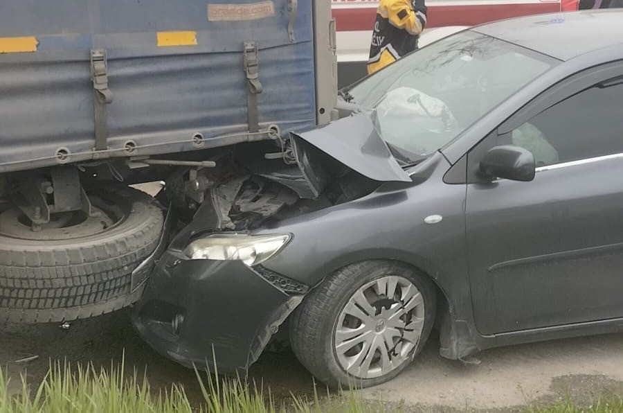 otomobil park halindeki tira carpti 5 yarali 0 qRDHv2rI