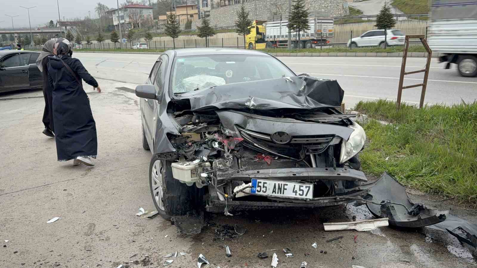 otomobil park halindeki tira carpti 5 yarali 1 9KLSLGYF