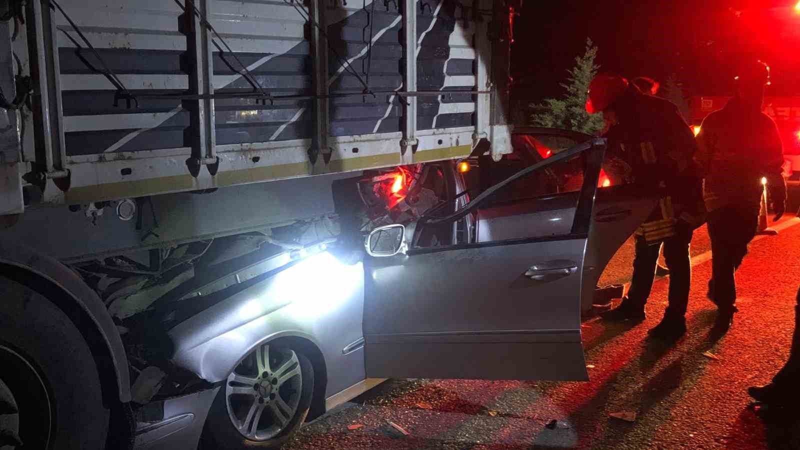 otomobil park halindeki tira carpti koy muhtari agir yaralandi 1 5tXLtkBu