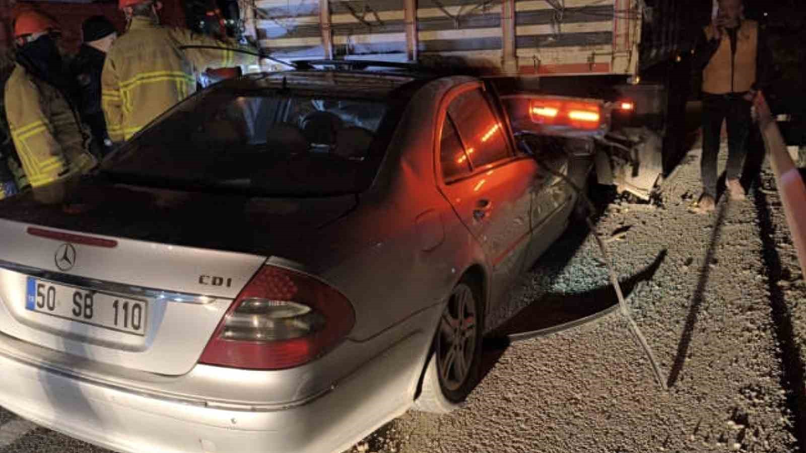 otomobil park halindeki tira carpti koy muhtari agir yaralandi 2 s8EdP36e