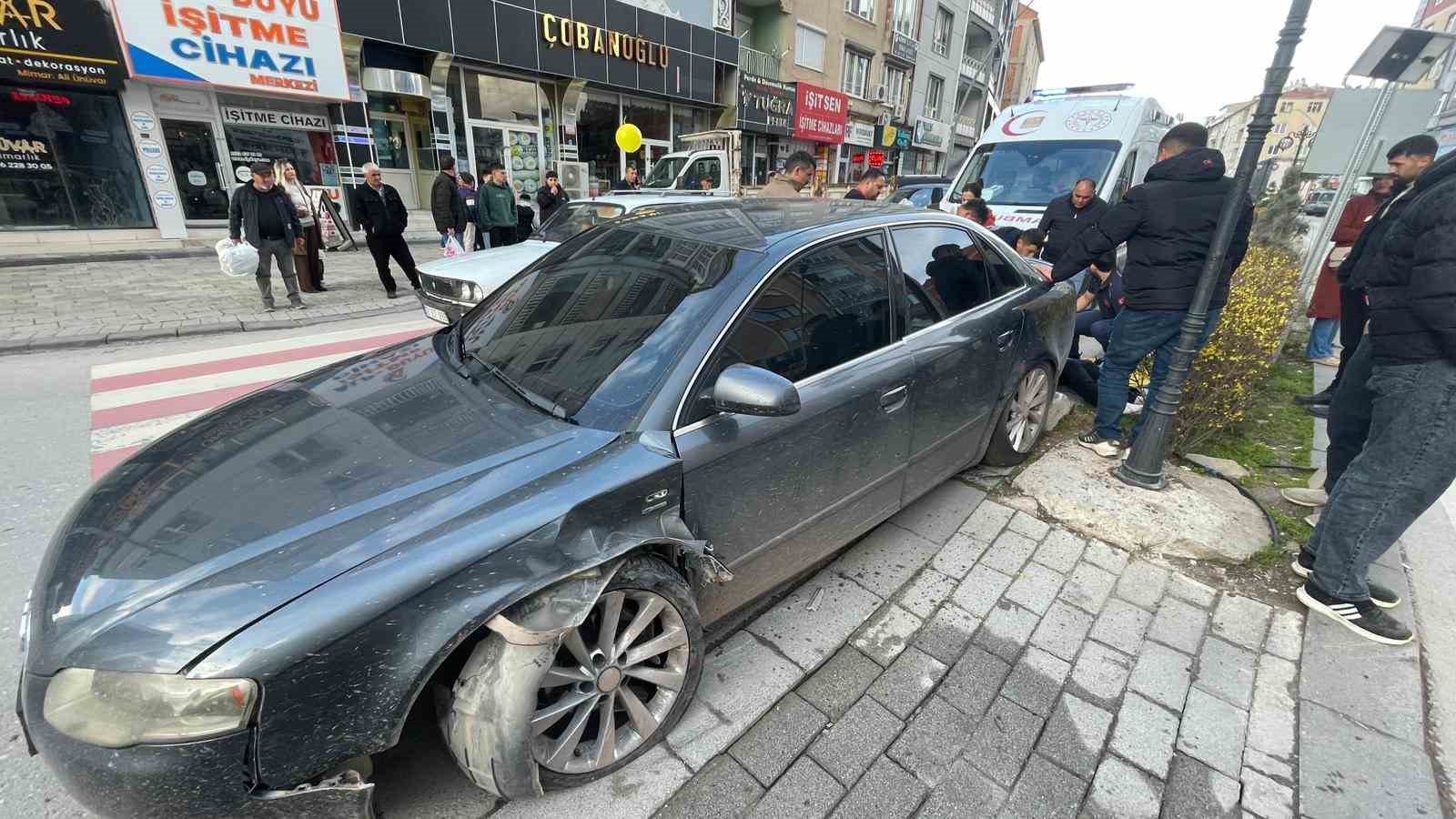 otomobil refujdeki dubalara carpti 1 yarali 0 382zTIYg