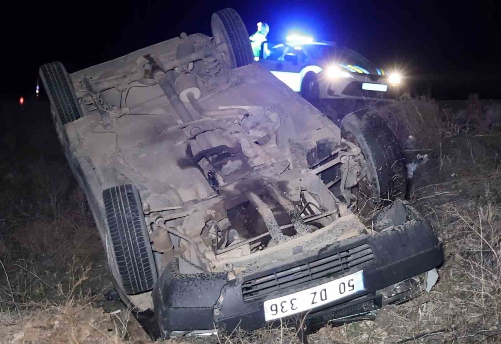 Otomobil şarampole takla attı: 1 yaralı 5 otomobil sarampole takla atti 1 yarali 1 CqZhHISc