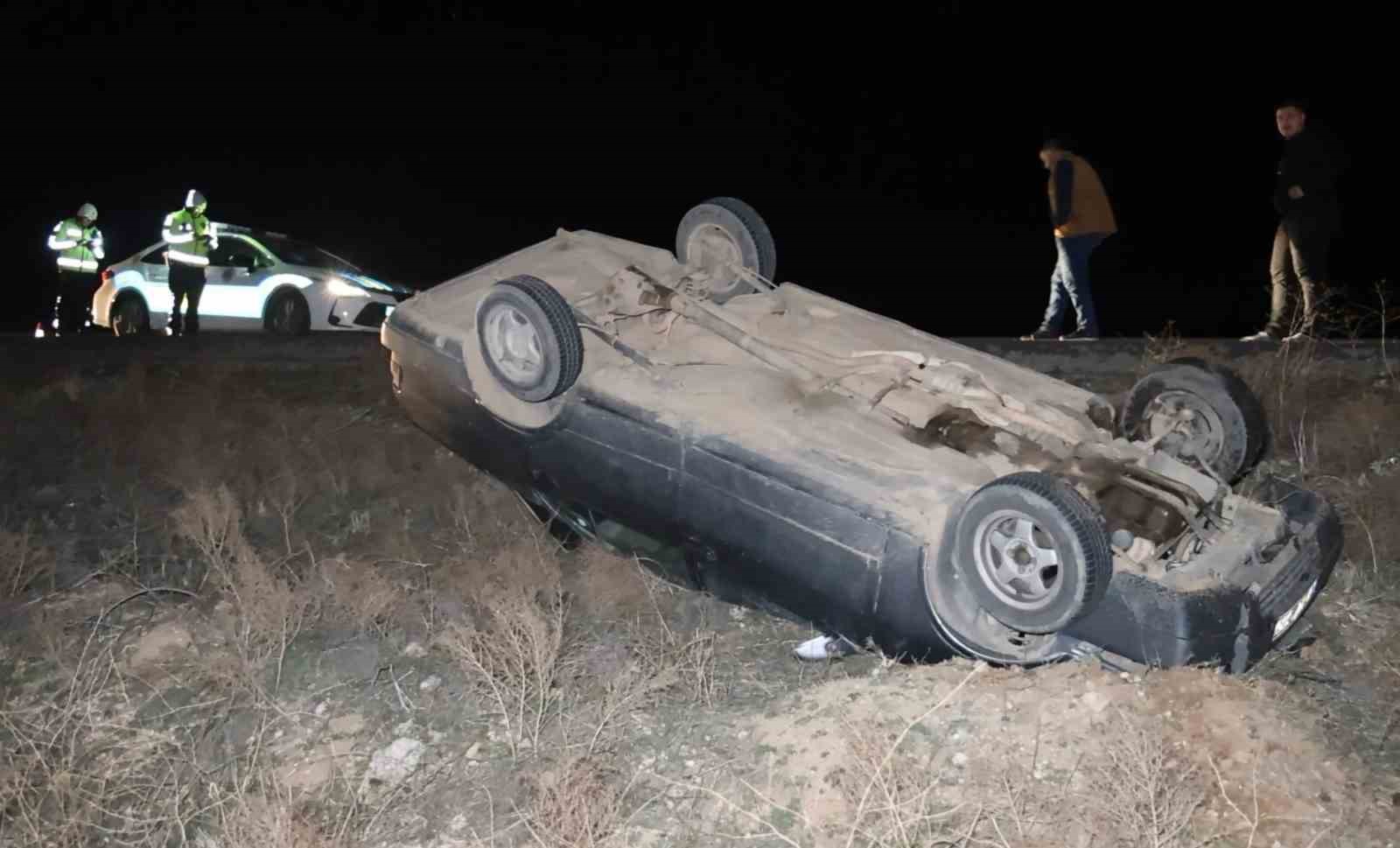 Otomobil şarampole takla attı: 1 yaralı 6 otomobil sarampole takla atti 1 yarali 2 Lweg6vjw
