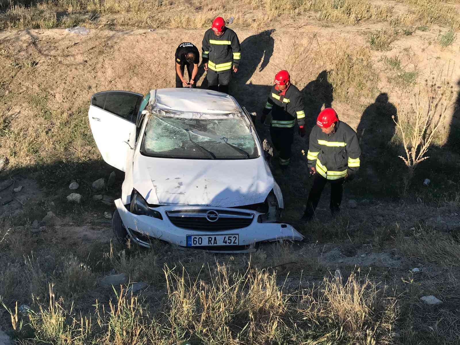 Otomobil şarampole yuvarlandı: 1’i bebek 3 yaralı 4 otomobil sarampole yuvarlandi 1i bebek 3 yarali 0 VuCNuDCI