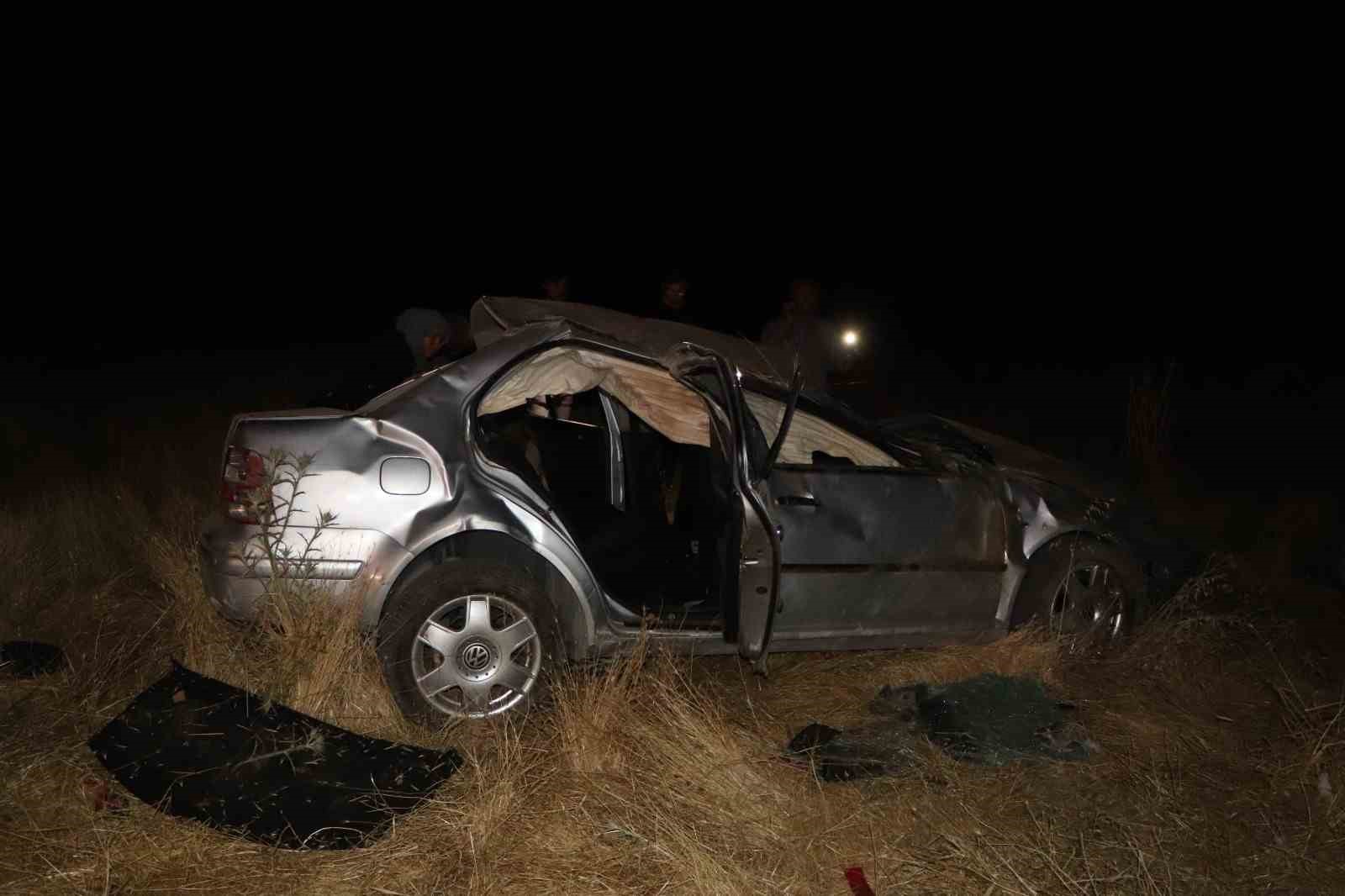 Otomobil takla atarak şarampole uçtu: 3 yaralı 4 otomobil takla atarak sarampole uctu 3 yarali 0 g9C22Whj