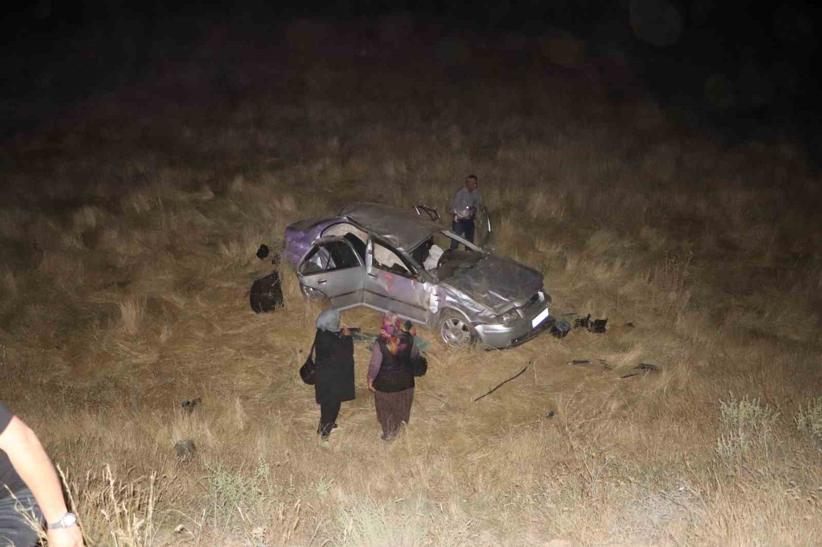 Otomobil takla atarak şarampole uçtu: 3 yaralı 7 otomobil takla atarak sarampole uctu 3 yarali 3 cN2FvKGn