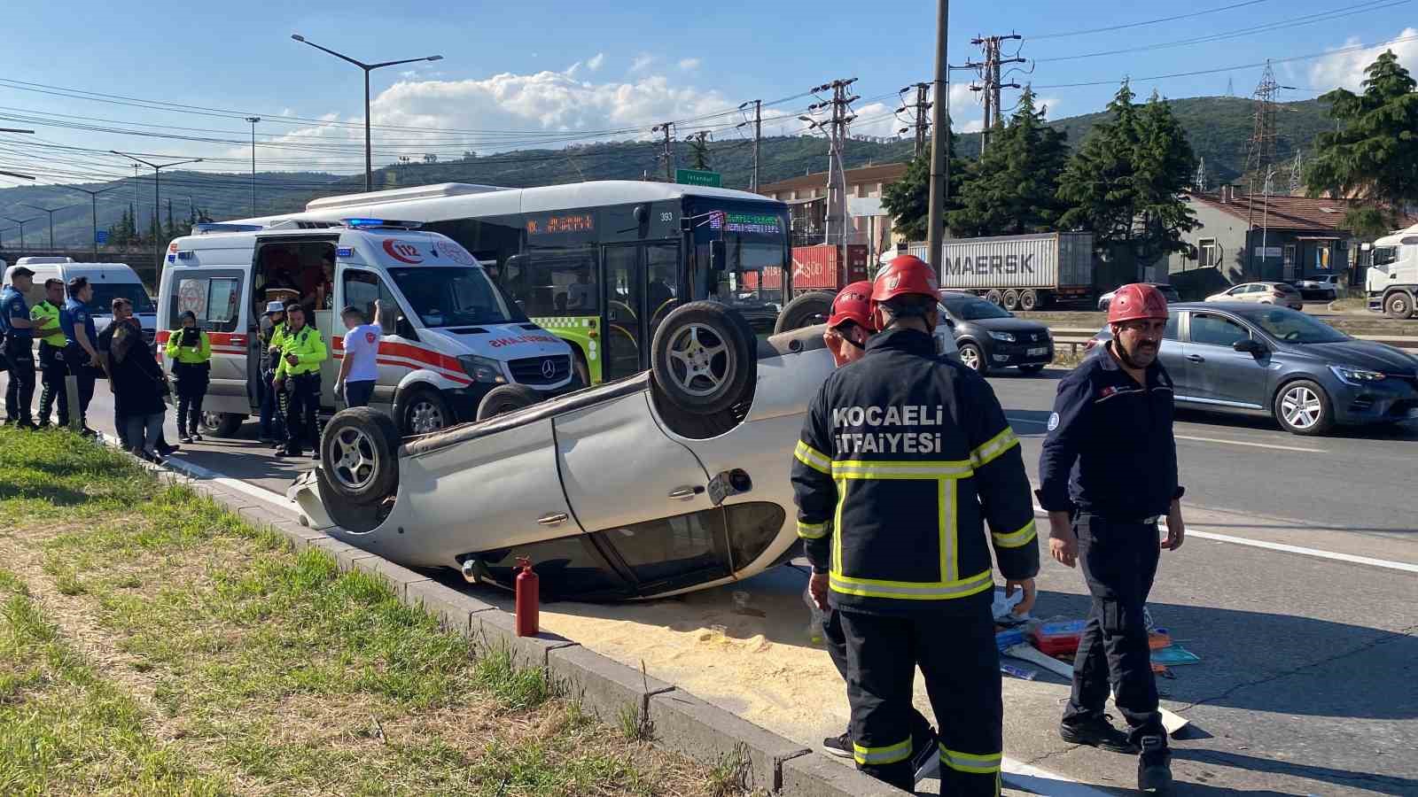 otomobil takla atip ters dondu surucu yara almadan kurtuldu annesi hastanelik oldu 1 5WzXtEph