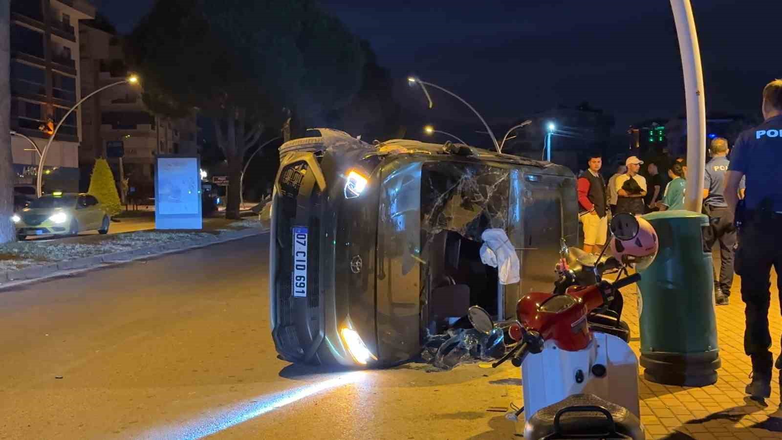 Otomobil takla attı, ortalık savaş alanına döndü 7 otomobil takla atti ortalik savas alanina dondu 3 NsD3XjUk