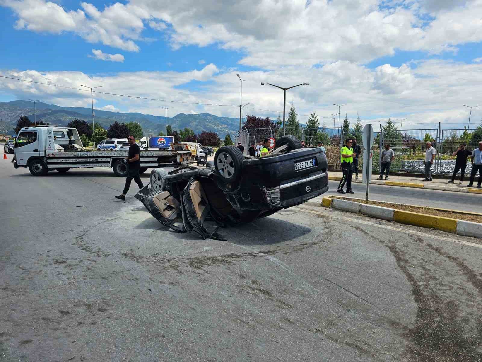 Otomobil takla attı, sürücü yaralandı 5 otomobil takla atti surucu yaralandi 1 jSkQpX5U