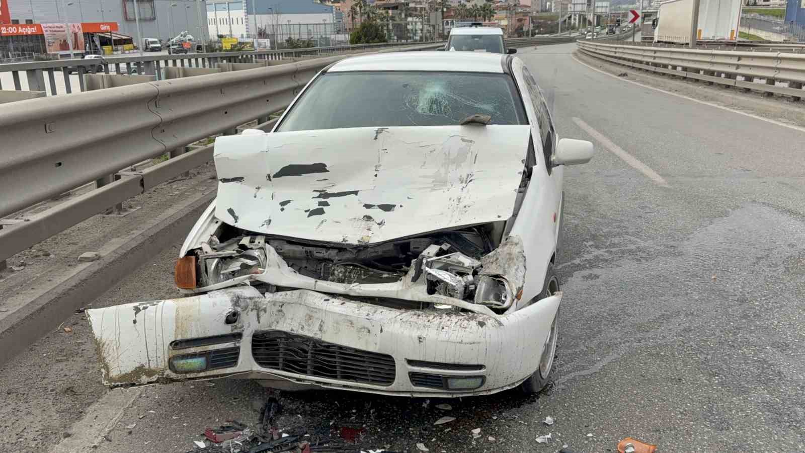otomobil tankere arkadan carpti 1 yarali 1 vkhaItFs