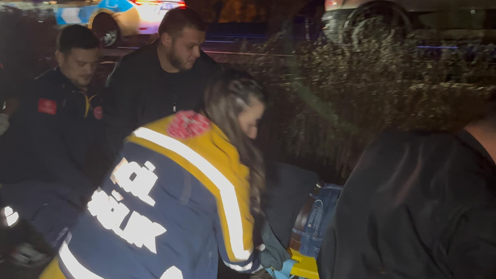 otomobil tarlaya uctu ekipler yarali icin seferber oldu 3 7qmzaTww