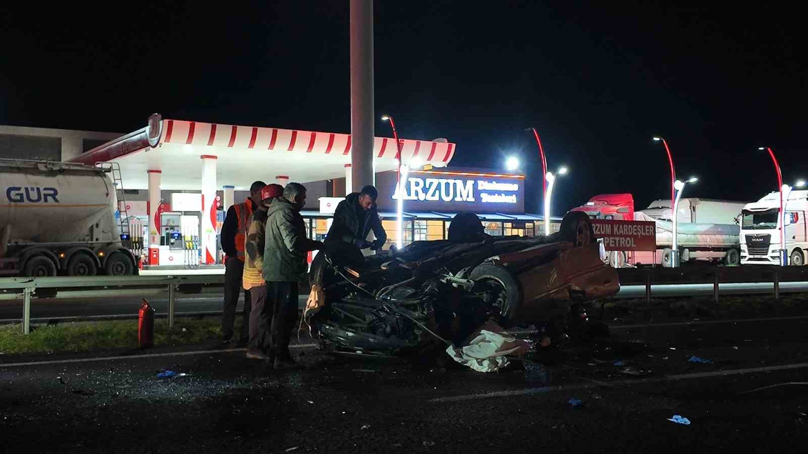 otomobil tira arkadan carpip takla atti 1 olu 1i agir 3 yarali 0 zJTCYLpt