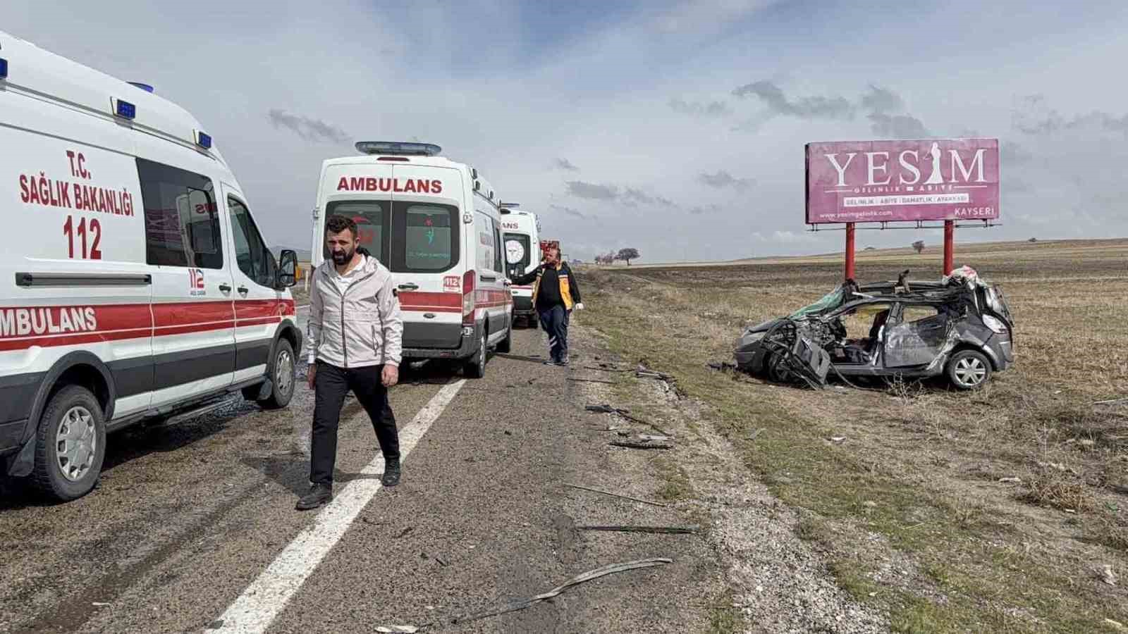otomobil tira arkadan carpti 1 olu 3 yarali 3 HzRXBCVa
