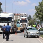otomobil-tira-arkadan-carpti-1i-agir-3-yarali-PusJE6uR.jpg