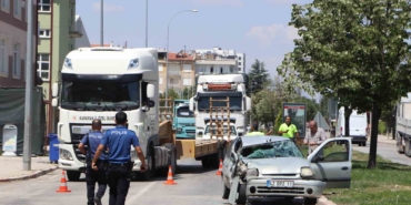 otomobil-tira-arkadan-carpti-1i-agir-3-yarali-PusJE6uR.jpg