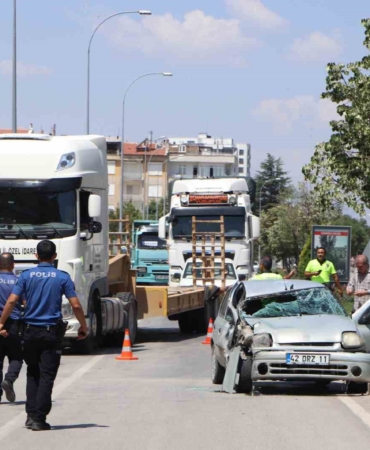 otomobil-tira-arkadan-carpti-1i-agir-3-yarali-PusJE6uR.jpg