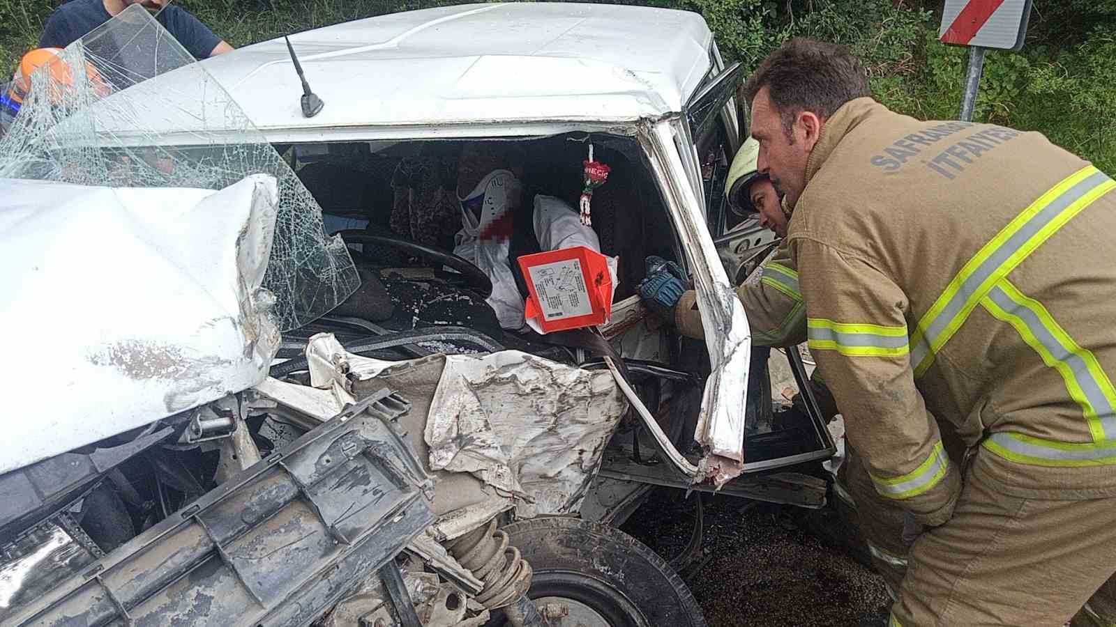 otomobil tira carpti 1i agir 3 yarali 1 SkLO8QBb