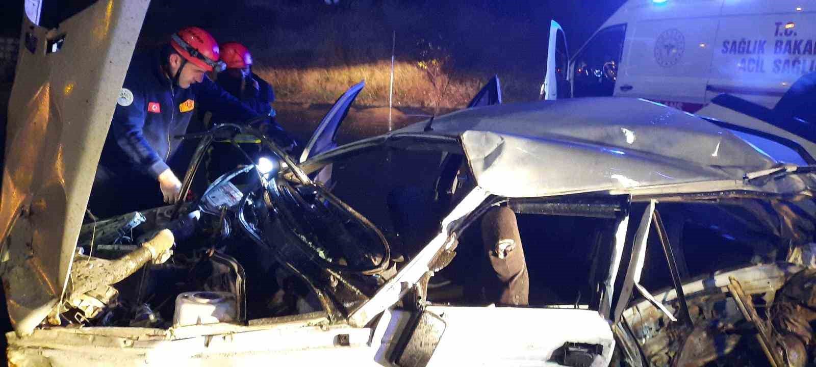 otomobil tira carpti 4 yarali 5 6D8EKNfW