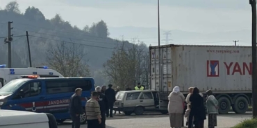 otomobil-tira-ok-gibi-saplandi-2-yarali-WEXNuPiC.jpg