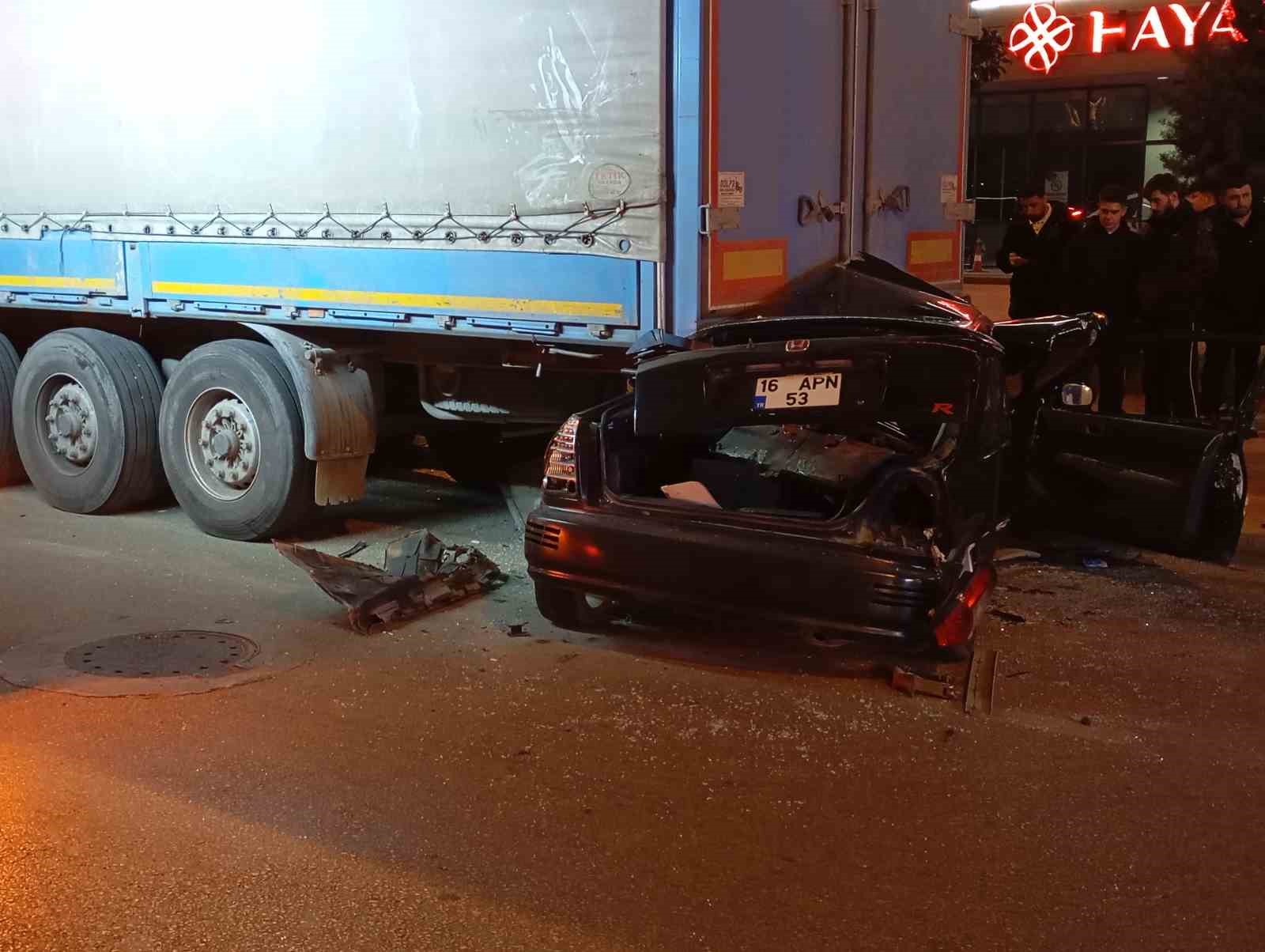 otomobil tirin altina girdi surucu agir yaralandi 6 6eVYnuIY