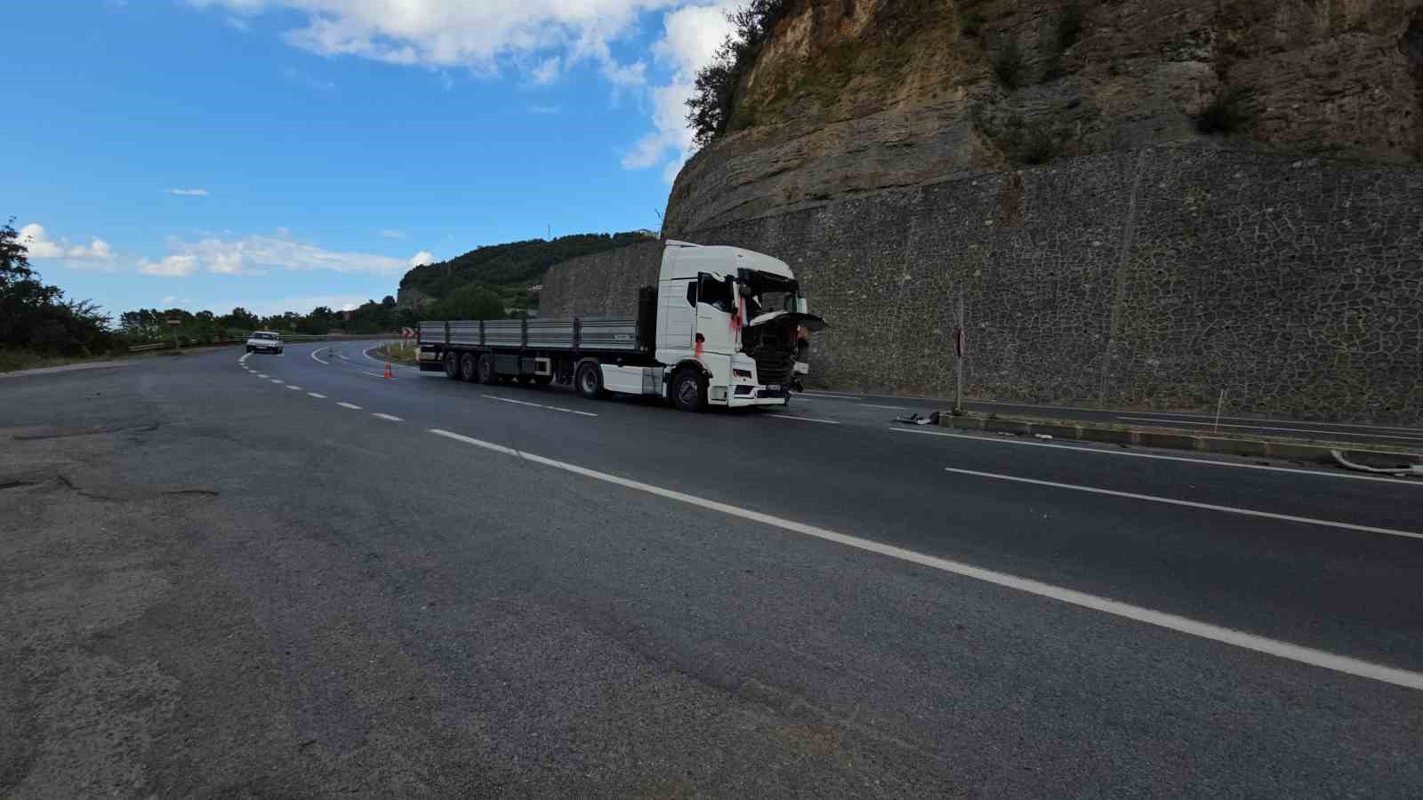 Otomobil tırla çarpıştı, yaşlı çift hayatını kaybetti 4 otomobil tirla carpisti yasli cift hayatini kaybetti 0 k8eBpJRN