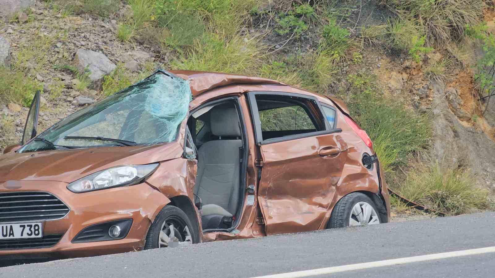 Otomobil tırla çarpıştı, yaşlı çift hayatını kaybetti 5 otomobil tirla carpisti yasli cift hayatini kaybetti 1