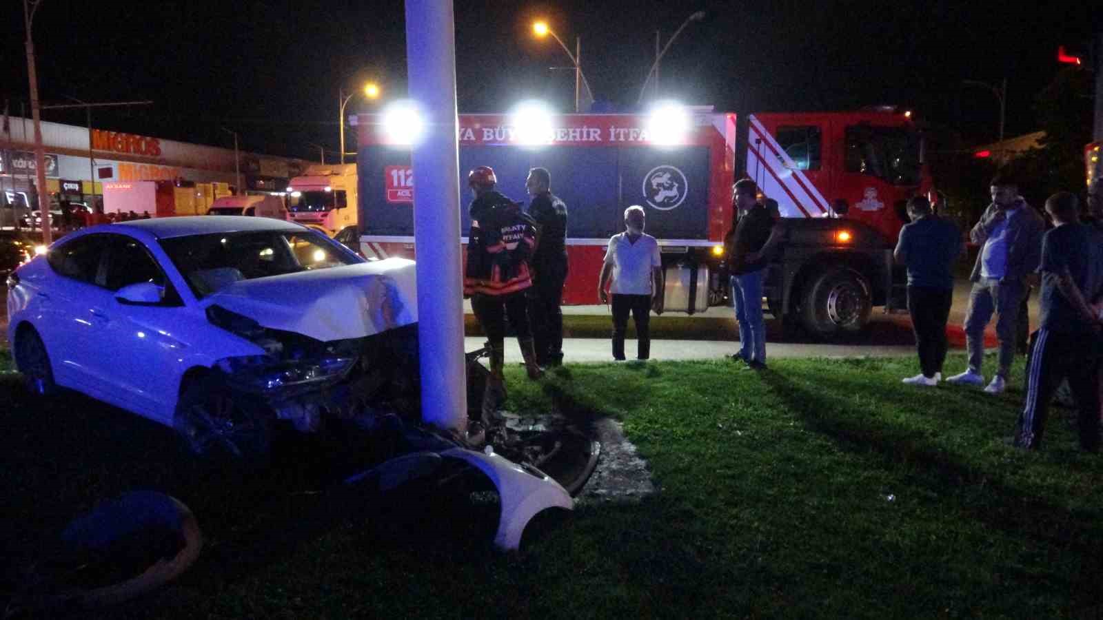 otomobil trambus diregine carpti yarali surucu ambulanstan kacti 2 2aagM8Rf