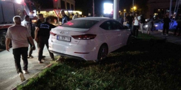 otomobil-trambus-diregine-carpti-yarali-surucu-ambulanstan-kacti-ZnZeEcXK.jpg