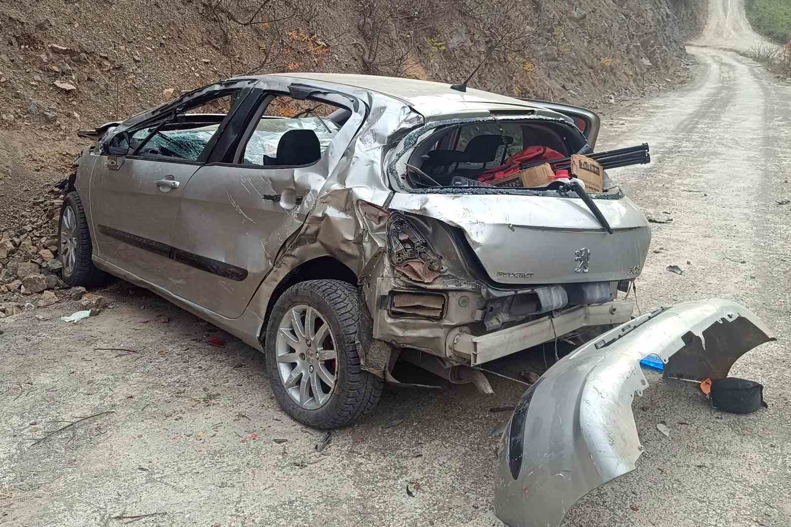 otomobil ucuruma yuvarlandi kaza gun agarinca ortaya cikti 1 agir yarali 0 zjfu8AN7