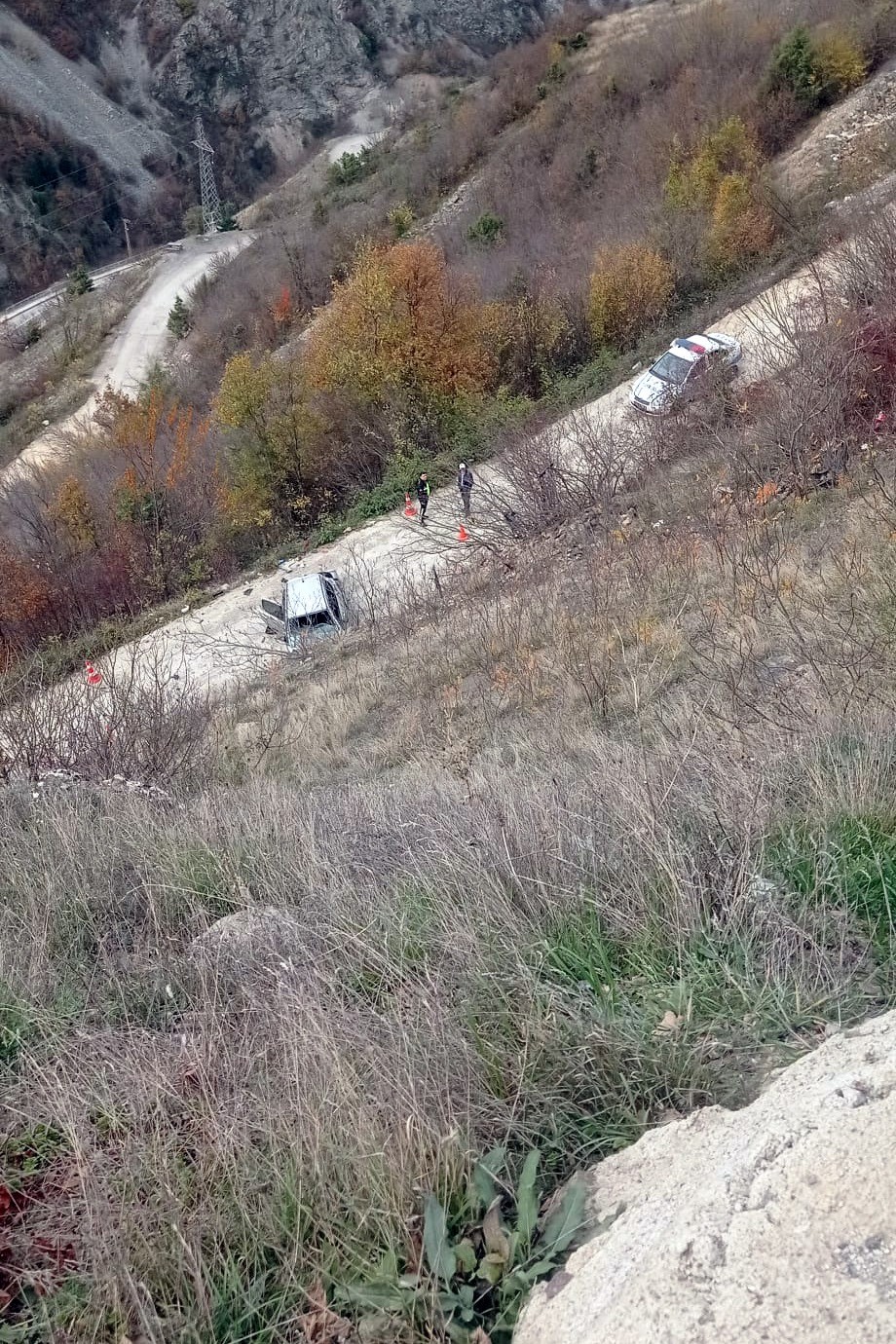otomobil ucuruma yuvarlandi kaza gun agarinca ortaya cikti 1 agir yarali 3 Lta2FbBT