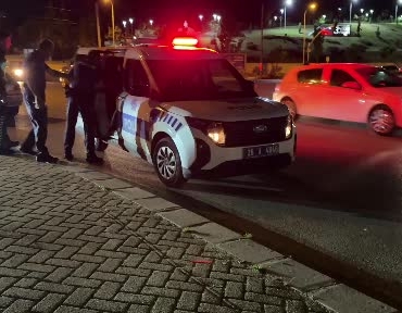 otomobil-ve-motosiklet-kafa-kafaya-carpisti-2-yarali-yVd7ylcz.jpg