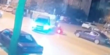 otomobil-ve-motosikletin-karistigi-kaza-guvenlik-kamerasina-yansidi-Pem9asKF.jpg