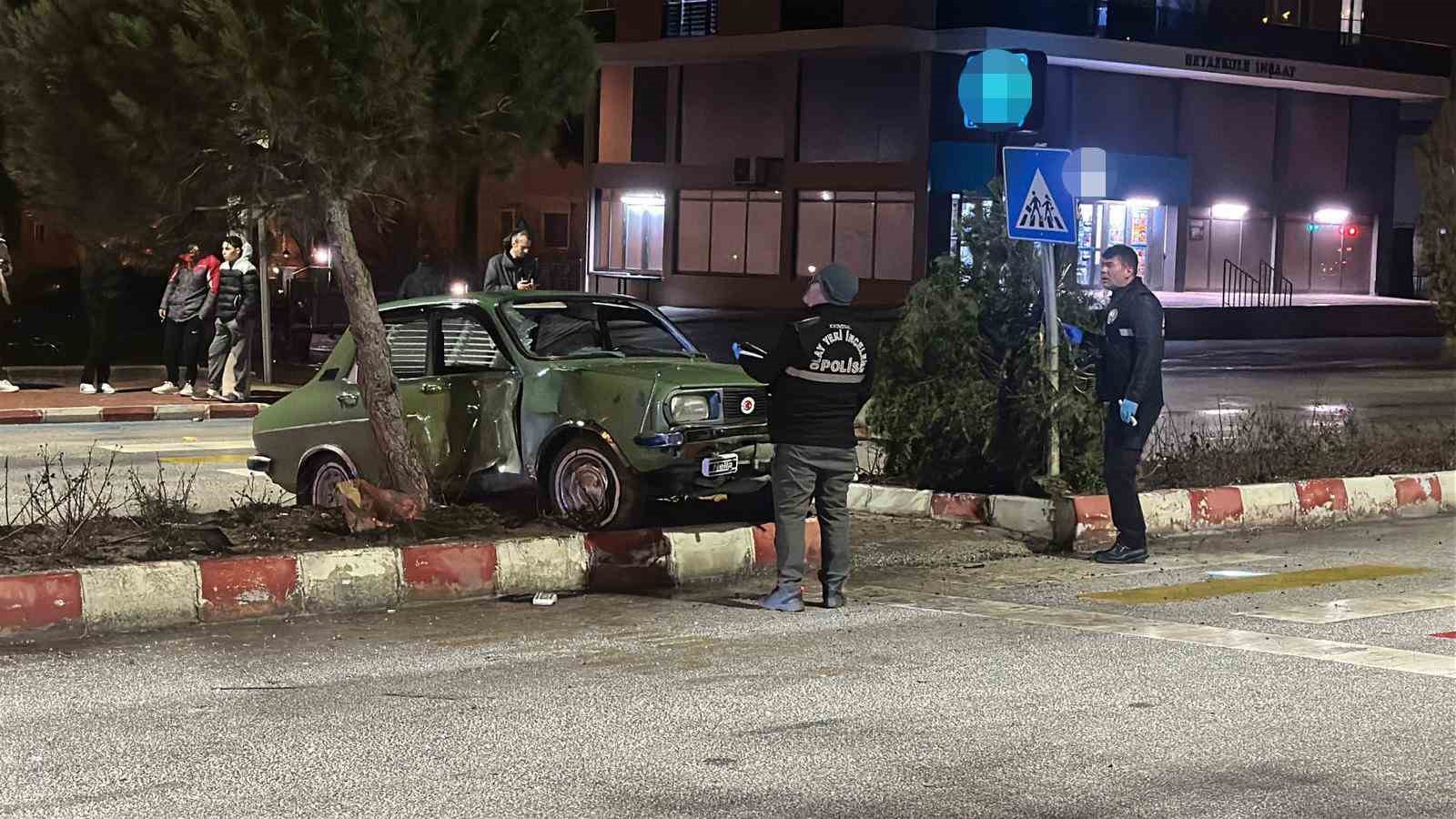 otomobil yayalara carpti 3 yarali 0 9JfnOpnC
