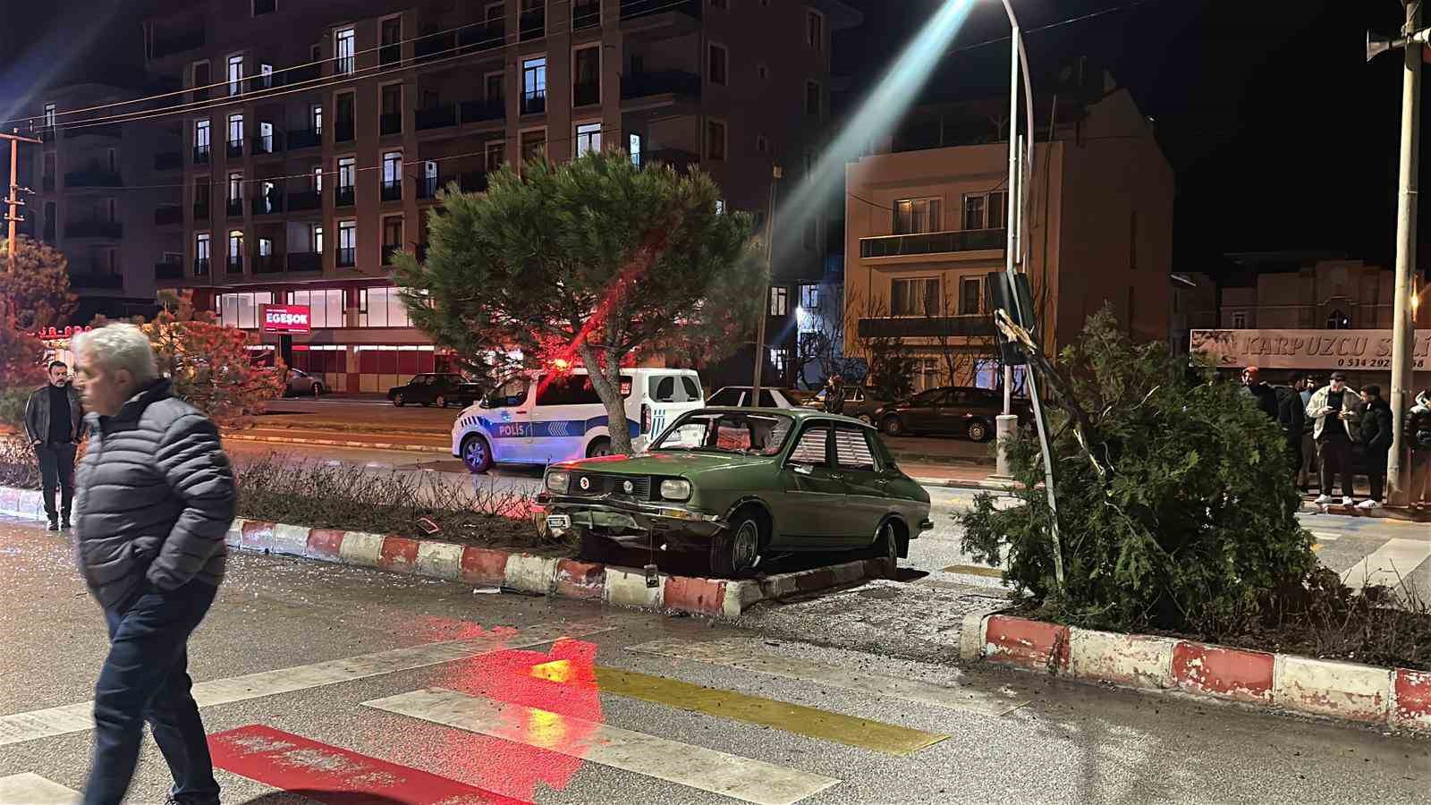 otomobil yayalara carpti 3 yarali 1