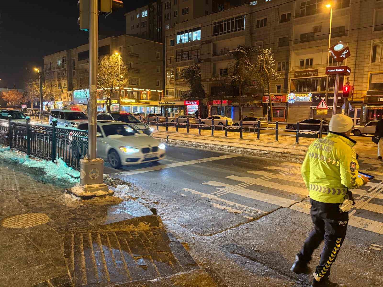 otomobil yayaya carpti 1 agir yarali 4 QQH1iHIn