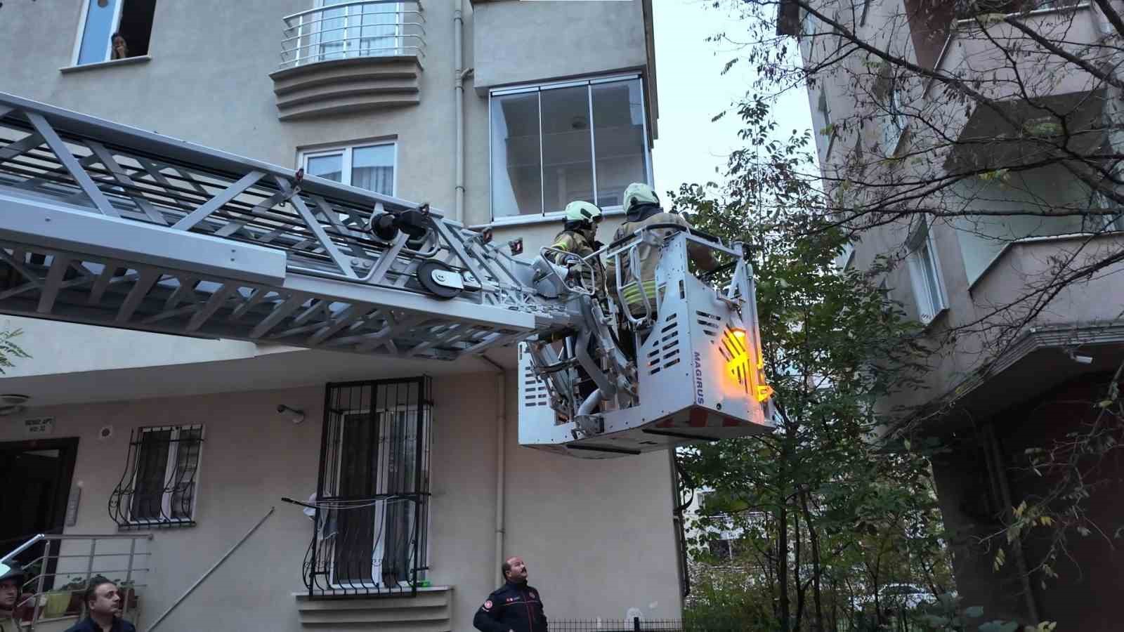 Otomobilde unutulan bebek kurtarıldı 7 otomobilde unutulan bebek kurtarildi 3 m3zgmQ3A