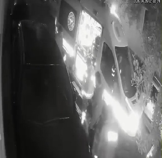 otomobilden yol kenarina atilan kadinin yardim cigliklari 2