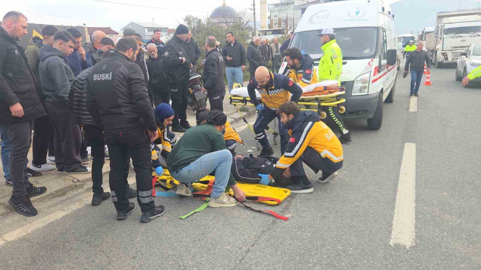 otomobile carpan motosiklet savruldu 2 yarali 0 MMNYi5Er