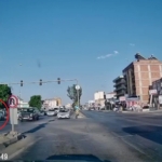 otomobile-carpan-motosiklet-surucusunun-kaski-firladi-havada-takla-atip-yere-savruldu-NVItch5V.jpg
