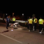 otomobile-carpan-motosikletin-surucusu-agir-yaralandi-kaza-kameraya-yansidi-axuV8FeF.jpg