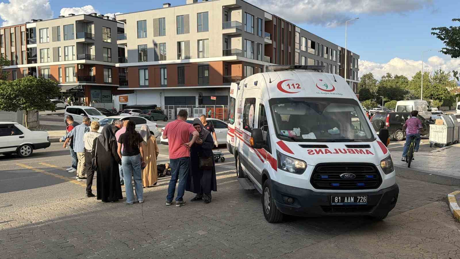 otomobile carpmamak icin manevra yapinca bisikletten dustu 1 uUFvLebK