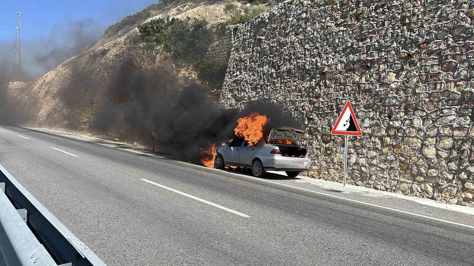 otomobili alev alev yanan adam cana gelecegine mala gelsin diyerek kendini teselli etti 0 kD5rZ23I
