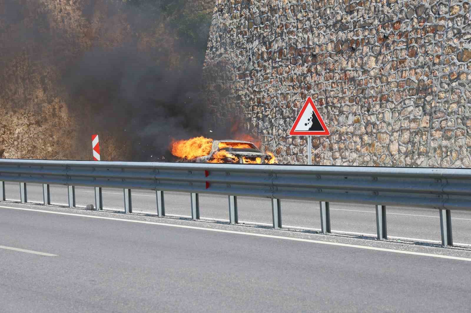 otomobili alev alev yanan adam cana gelecegine mala gelsin diyerek kendini teselli etti 4 qTdS6DbB