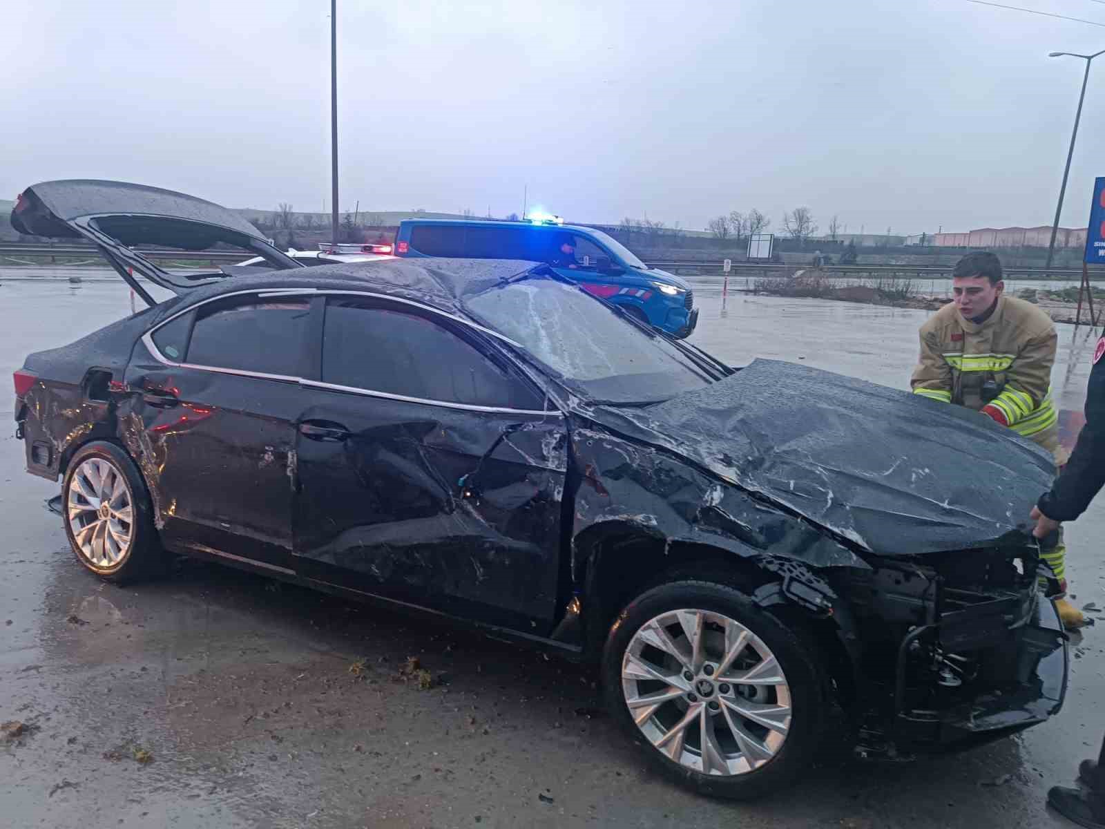 otomobilin 60 metre boyunca defalarca takla attigi kaza kamerada 3 DPcTjWhw