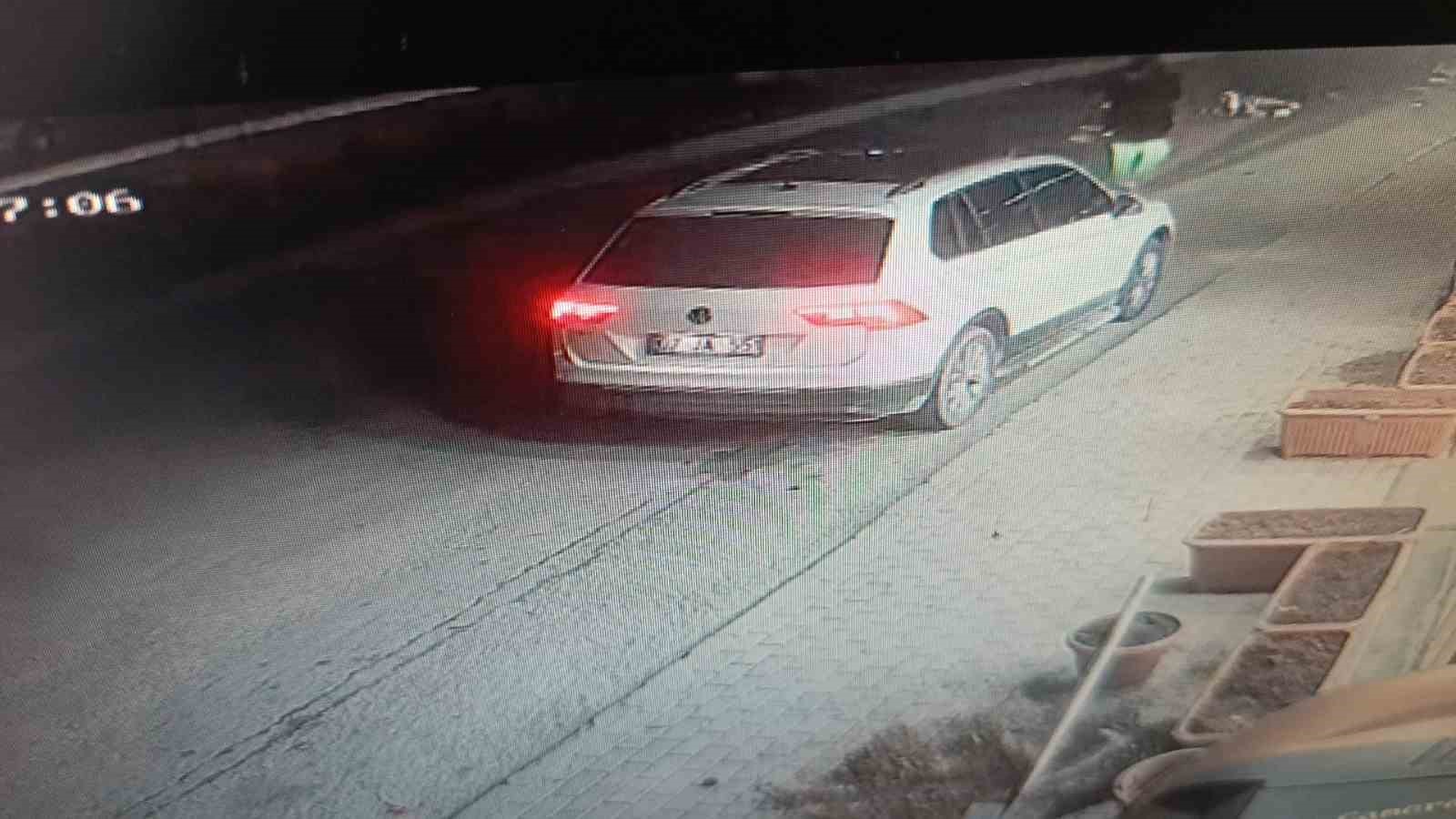 Otomobilin açılan kapısına çarpan elektrikli bisiklet sürücüsü metrelerce savurdu 5 otomobilin acilan kapisina carpan elektrikli bisiklet surucusu metrelerce savurdu 1 E8YgjyBs