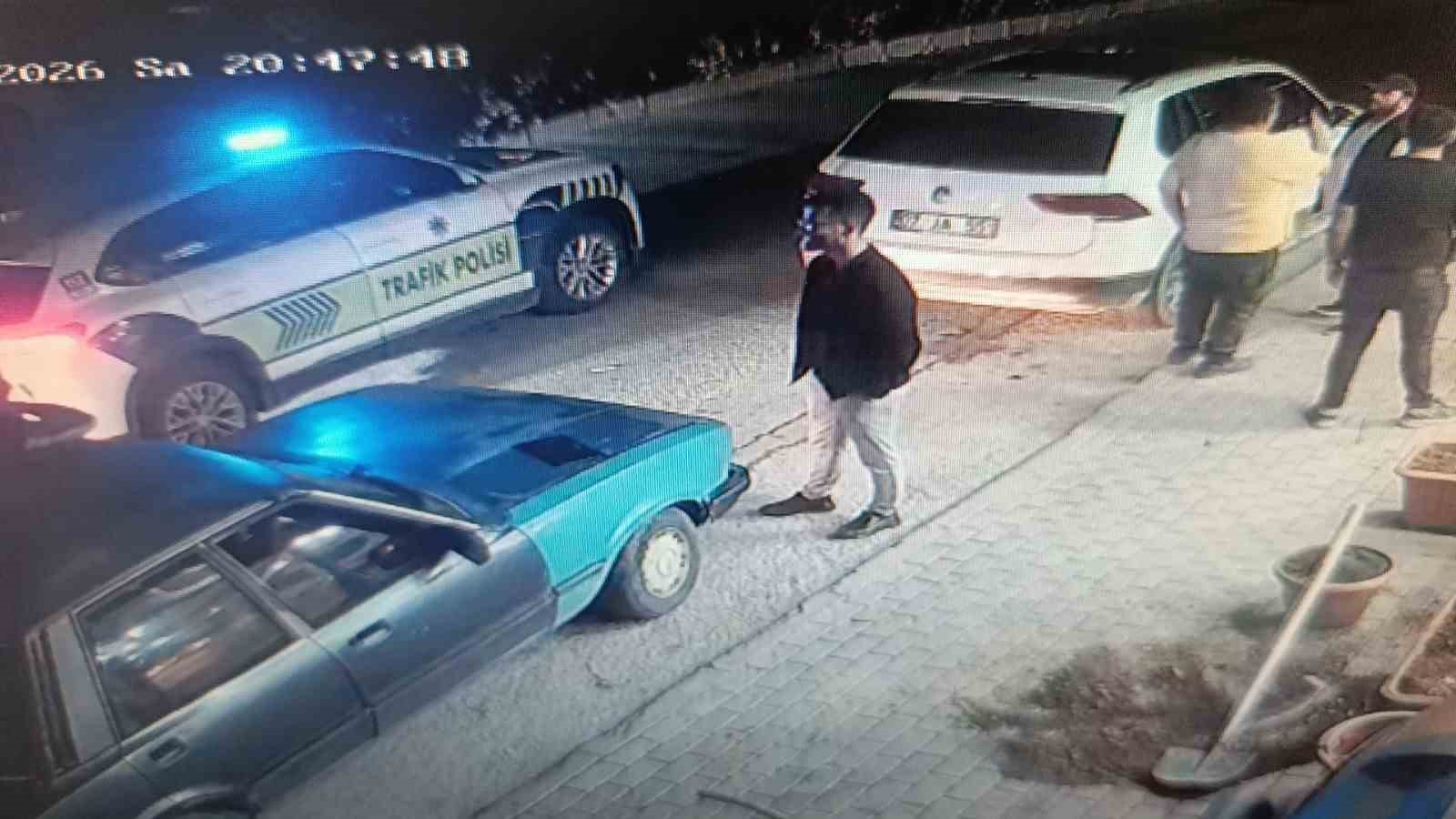 Otomobilin açılan kapısına çarpan elektrikli bisiklet sürücüsü metrelerce savurdu 7 otomobilin acilan kapisina carpan elektrikli bisiklet surucusu metrelerce savurdu 3 qrJ9XSW9