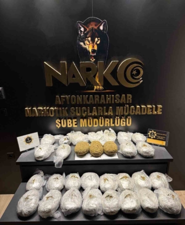 otomobilin-arka-kapisinin-dosemesinin-icerisine-zulalanmis-11-kilo-500-gram-uyusturucu-ele-gecirildi-S5YGdajX.jpg