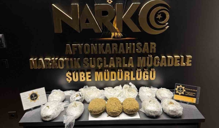 otomobilin-arka-kapisinin-dosemesinin-icerisine-zulalanmis-11-kilo-500-gram-uyusturucu-ele-gecirildi-S5YGdajX.jpg