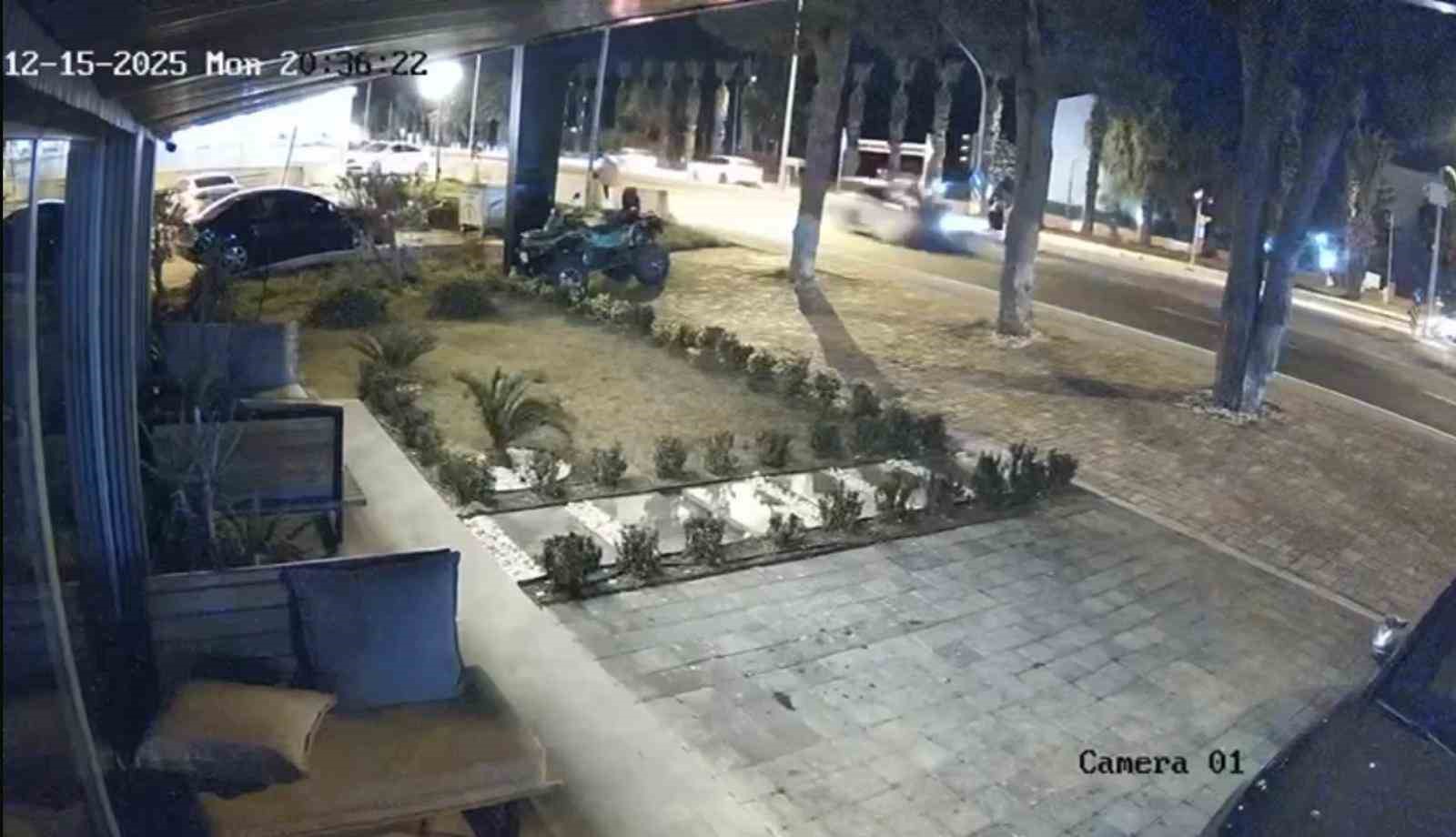 Otomobilin çarpması ile metrelerce yükseğe savrulan motosiklet sürücüsü hayatını kaybetti 4 otomobilin carpmasi ile metrelerce yuksege savrulan motosiklet surucusu hayatini kaybetti 0 riYJJSrF