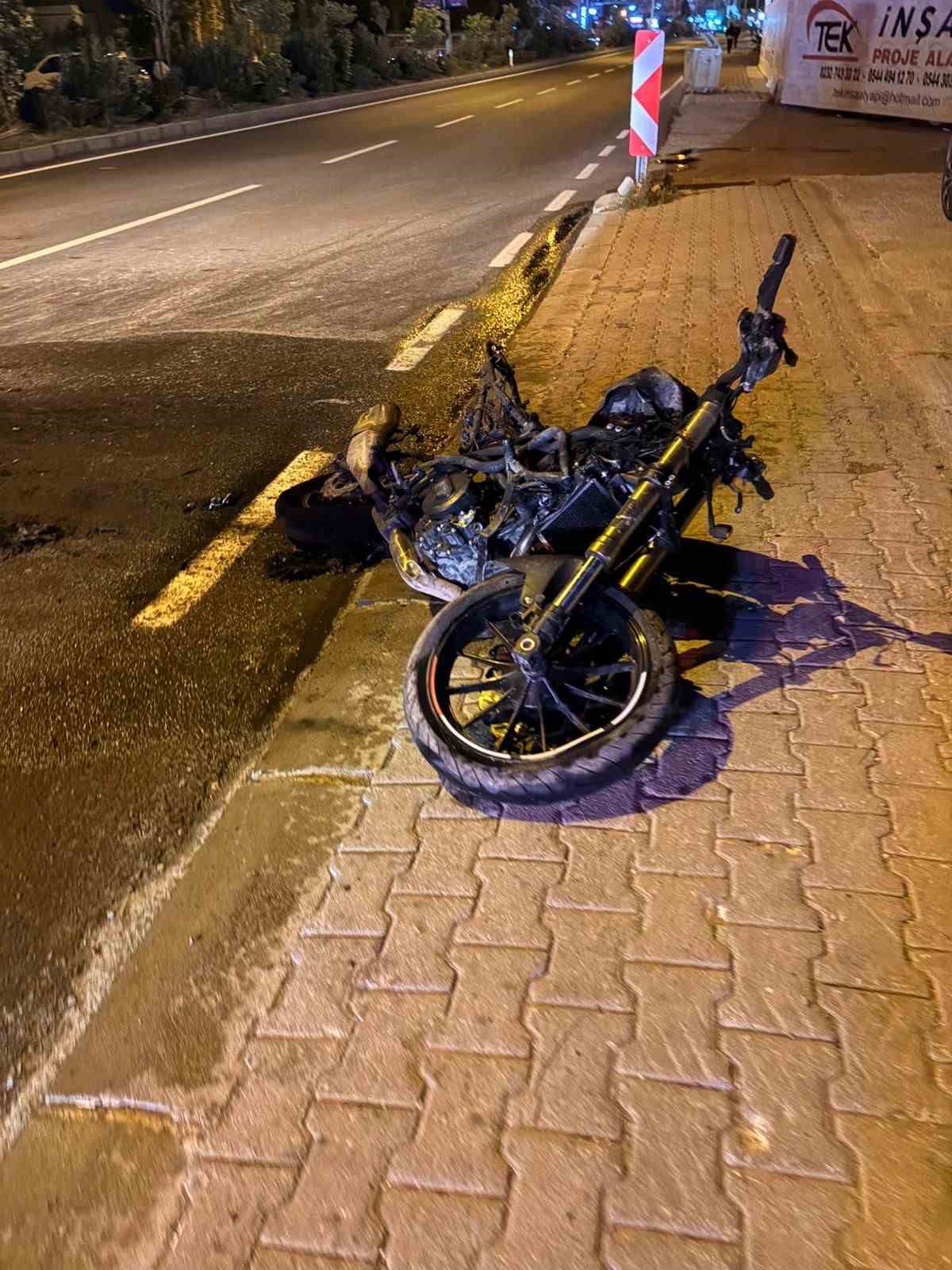 Otomobilin çarpması ile metrelerce yükseğe savrulan motosiklet sürücüsü hayatını kaybetti 10 otomobilin carpmasi ile metrelerce yuksege savrulan motosiklet surucusu hayatini kaybetti 6 lWOU7RFU